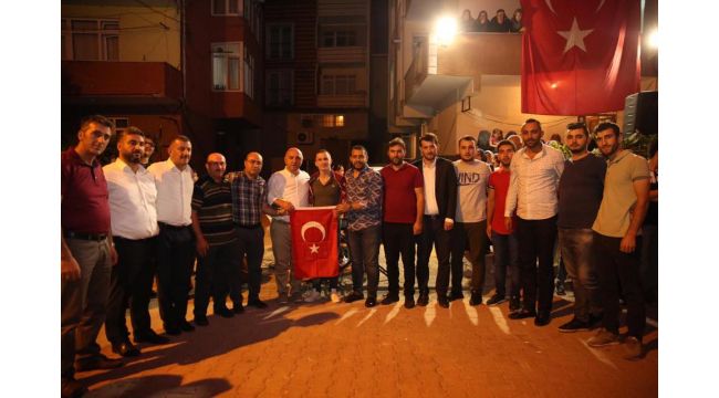 Bıyık gençleri askere gönderdi