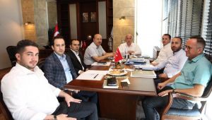 Bıyık hizmet işini sıkı tutuyor