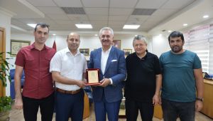 Eğitimcilerden, eğitim gönüllüsüne plaket