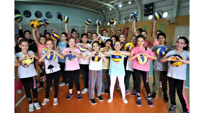 Geleceğin voleybolcuları yetişiyor