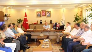 Bıyık bayram öncesi tüm ekibi topladı