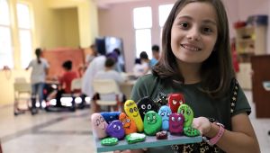 Bu minikler taşlara hayallerini yansıtıyorlar