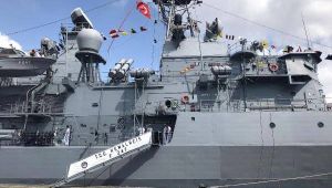 Donanma gemisi ziyarete açılıyor