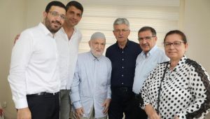 Ellibeş elini öpüp hayır duası aldı