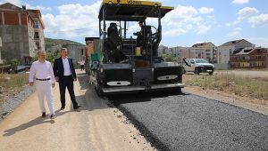 Emek Mahallesi’nde asfalt çalışması