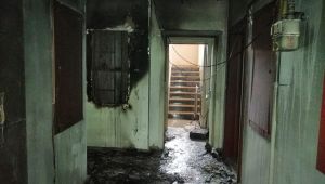 Gebze'de apartmana yıldırım düştü!