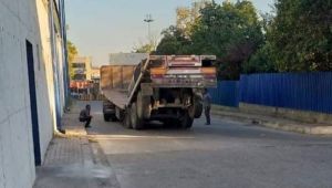 Gebze'de Tır ikiye bölündü!