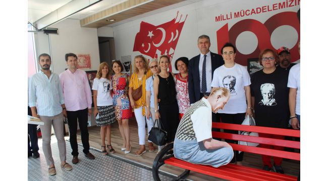 İYİ Parti Cumhuriyet tırını ziyaret etti