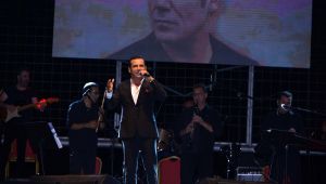 Memleketinde konser verdi