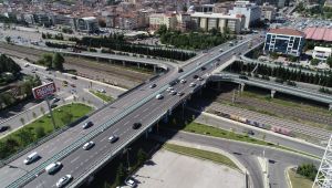 Metal korkuluklar ‘’Turkuaz ve Beyaza’’ boyandı