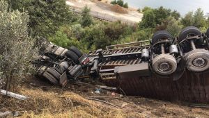 Tır otobandan fırladı