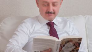 Başkan okuyarak kutladı
