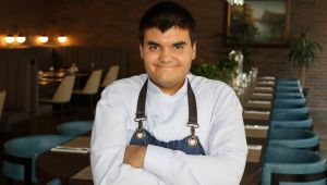 Cemil Meriç’te eğitim aldı, Hilton’da işe başladı