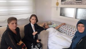 Seda Yalçınkaya bayanların yanında