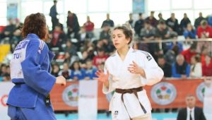 Spordaki başarılarını eğitimlerine yansıttılar