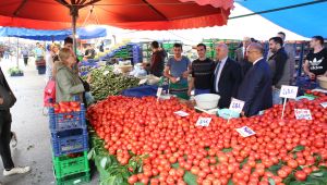 Bıyık, salı pazarını karış karış gezdi