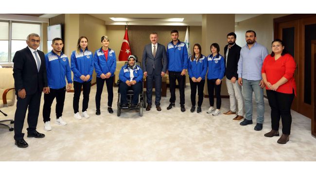 Büyükakın, Kağıtspor’un şampiyon sporcularını ağırladı