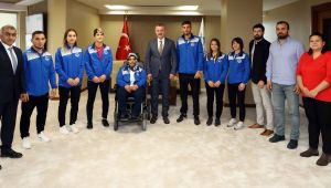 Büyükakın, Kağıtspor’un şampiyon sporcularını ağırladı