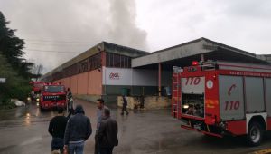 Çayırova'da mobilya deposunda yangın çıktı