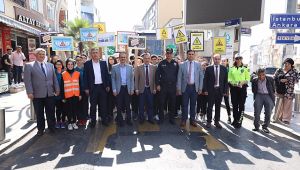 Çayırova protokolü yaya geçidinde nöbet tuttu