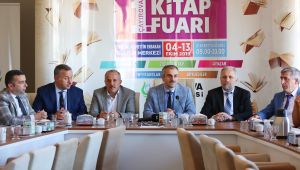 Çiftçi, Çayırova Kitap Fuarı'nı tanıttı