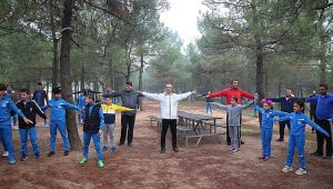 Çiftçi’den sporcularla sabah yürüyüşü