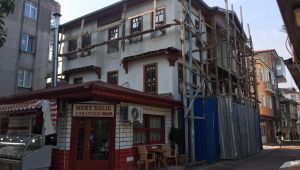 Çıpalı Konak’ın ahşap kapıları takıldı