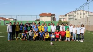 Yeşil sahaların en özel maçında kazanan dostluk oldu