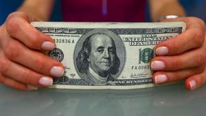 Analistlerden uyarı: TL üzerinde baskı var