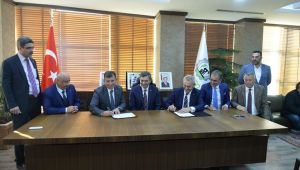 Batman Valisi Şahin'in gözü önünde imzaladılar