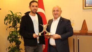 Bıyık duyarlı vatandaşı makamında ağırladı