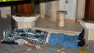 Camide kalp krizi geçirip öldü