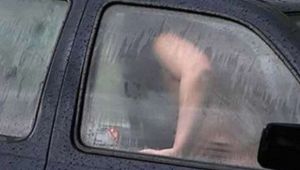 Çayırova'da arabada yapılan cinsel ilişkiye suçüstü