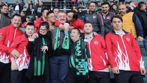 Çok özel bireylerden Kocaelispor’a çok özel sevgi