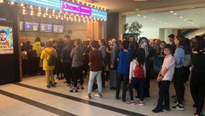 Gebze Center Cinemaximum’da Karlar Ülkesi kuyruğu 