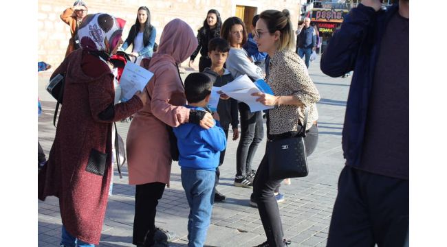 Kadın şiddetini, Gebze sokaklarında anlattılar