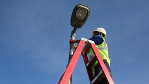 Kanal Boyun’daki aydınlatma direkleri yenilendi