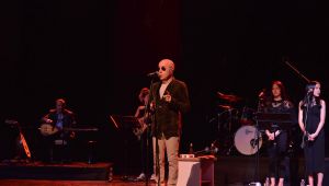 Mazhar Alanson öğretmenler için söyledi