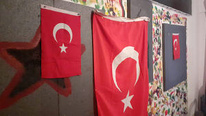 Polis HDP Gebze İlçe Teşkilatını Türk bayrağıyla donattı