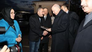 Adıgüzel, Erdoğan'a kitap hediye etti