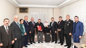 Bakan yardımcısı ve validen şehit ailesine ziyaret