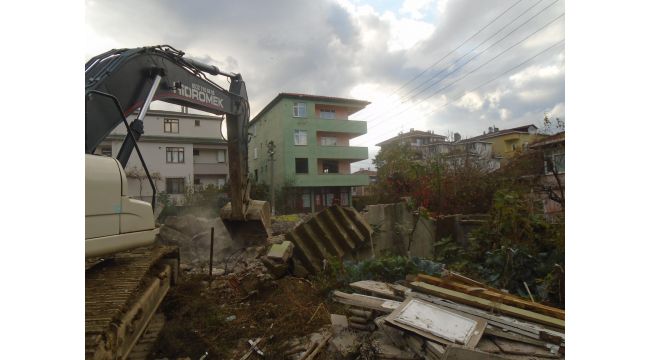 Darıca Belediyesi yıkıma başladı