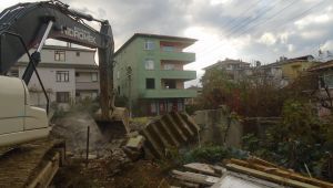 Darıca Belediyesi yıkıma başladı