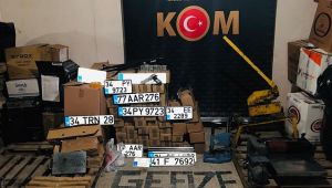 Gebze'de sahte plaka basılan galeriye operasyon