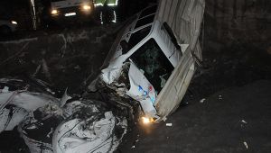 Gebze'de şüpheliler polis aracına çarptı