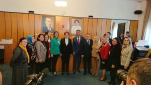 İYİ Partili kadınlar Akşener'e moral oldu