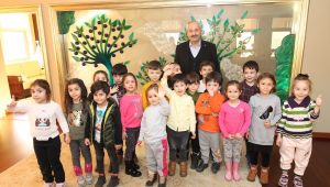 Minik öğrencilerden Başkan Amcalarına sürpriz ziyaret