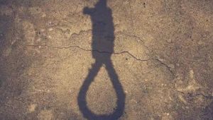 Atkı ile kendisini doğalgaz borusuna astı!