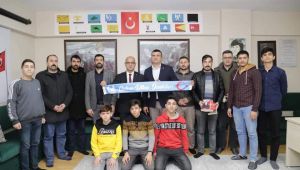 Aydın Ünlü Gebze Ülkü Ocağını ziyaret etti