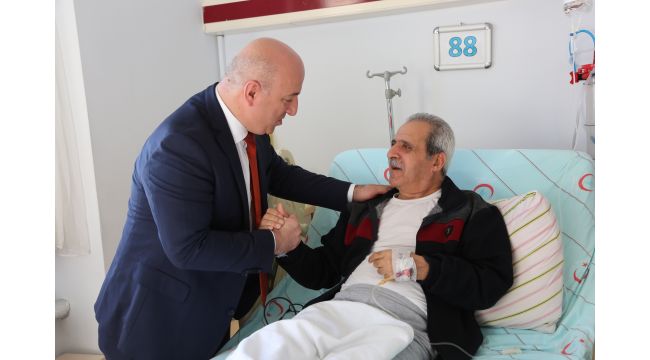 Başkan Bıyık’tan hastalara moral ziyareti